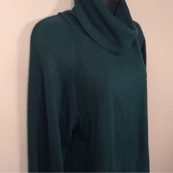 Vintage Medium Green Turtleneck Sweater Womens Long Sleeve Soft Academia - Picture 3 of 11